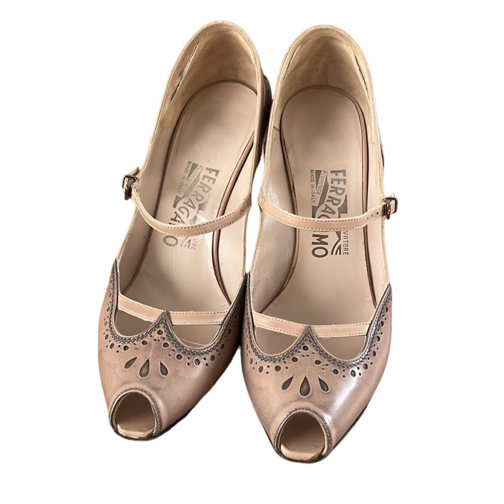 Salvatore Ferragamo Peep Toe Classic Vintage Style Stilettos Heels